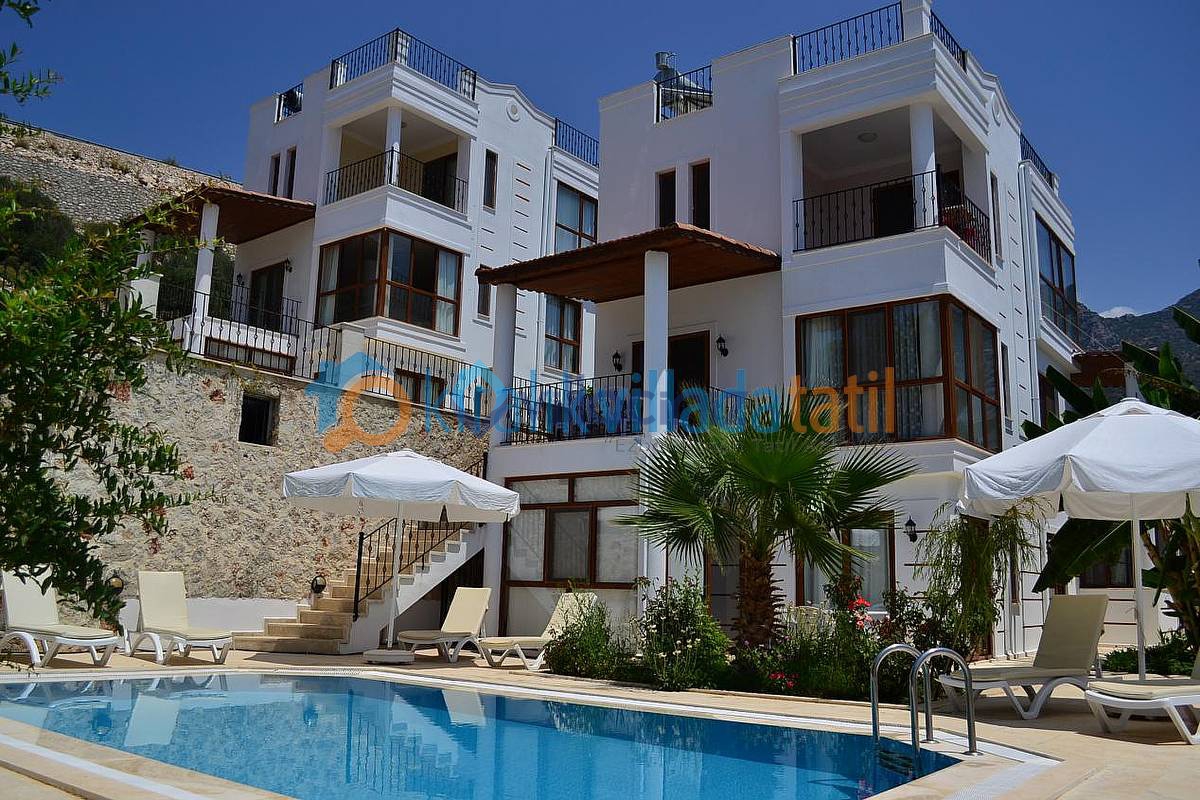 Kalkan Ortalan Mevkiinde Sakin Tatil Villası Kiralık Villada Tatil