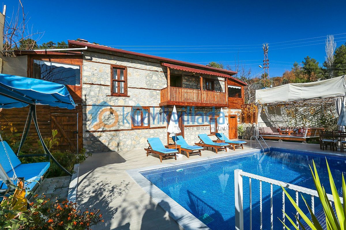 Kalkan İslamlarda 4 kişilik Havuzlu Köy Evi Kiralık Villada Tatil