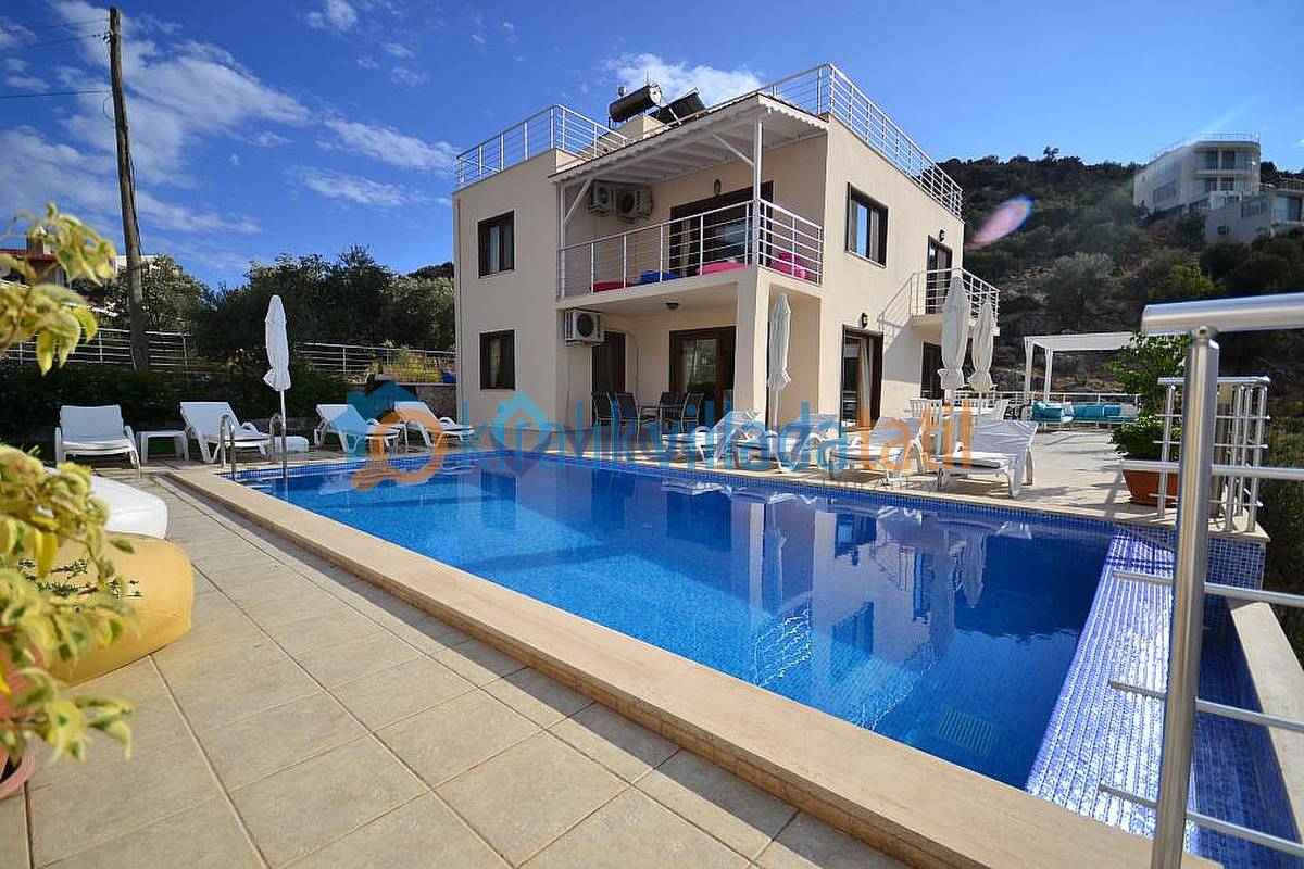 Kalkan Kışla Mevkiinde 12 Kişilik Tatil Villası Kiralık Villada Tatil
