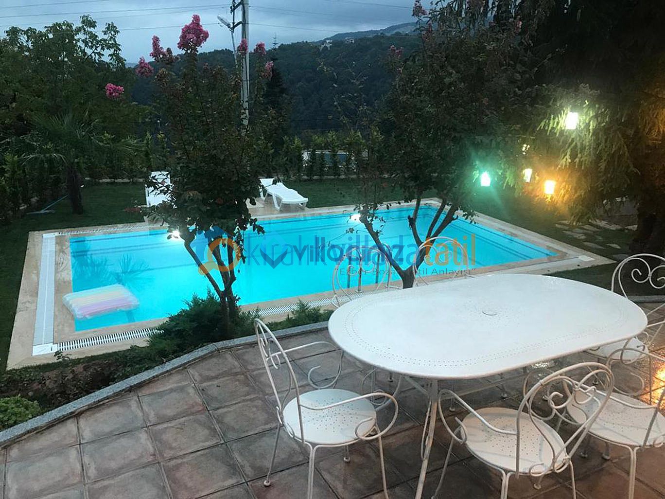 Sapanca�da Göl Manzaralı Lüks 8 Kişilik Villa Kiralık Villada Tatil