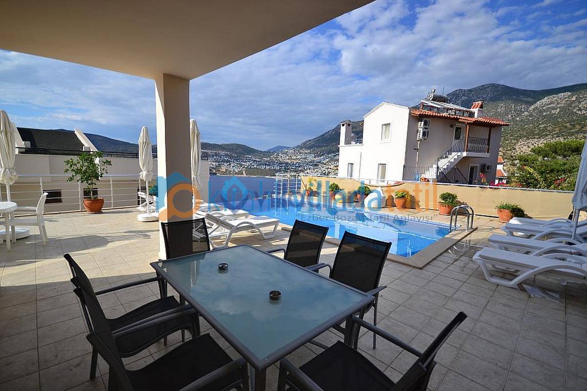 Kalkan Kışla Mevkiinde 12 Kişilik Tatil Villası Kiralık Villada Tatil