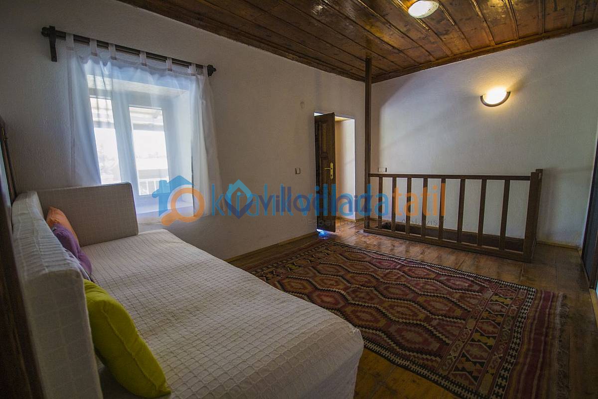 Kalkan Üzümlü Köyünde 2+1 Kişilik Otantik Havuzlu Köy Evi Kiralık