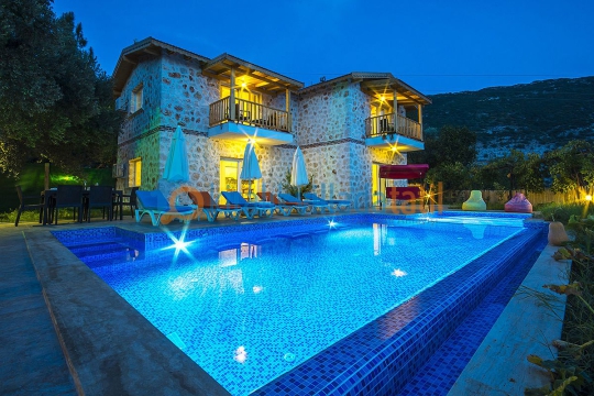 Kalkan İslamlar Köyünde 6 Kişilik Doğa içinde Villa