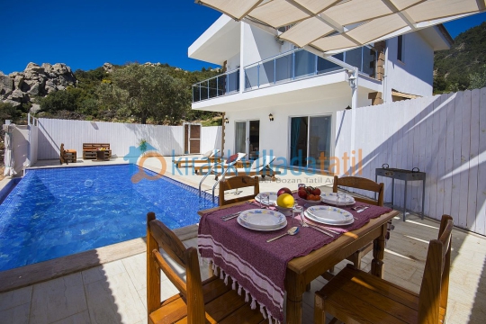 Kalkan Patara Yalı Mevkiinde 4 Kişilik Doğa içinde Villa